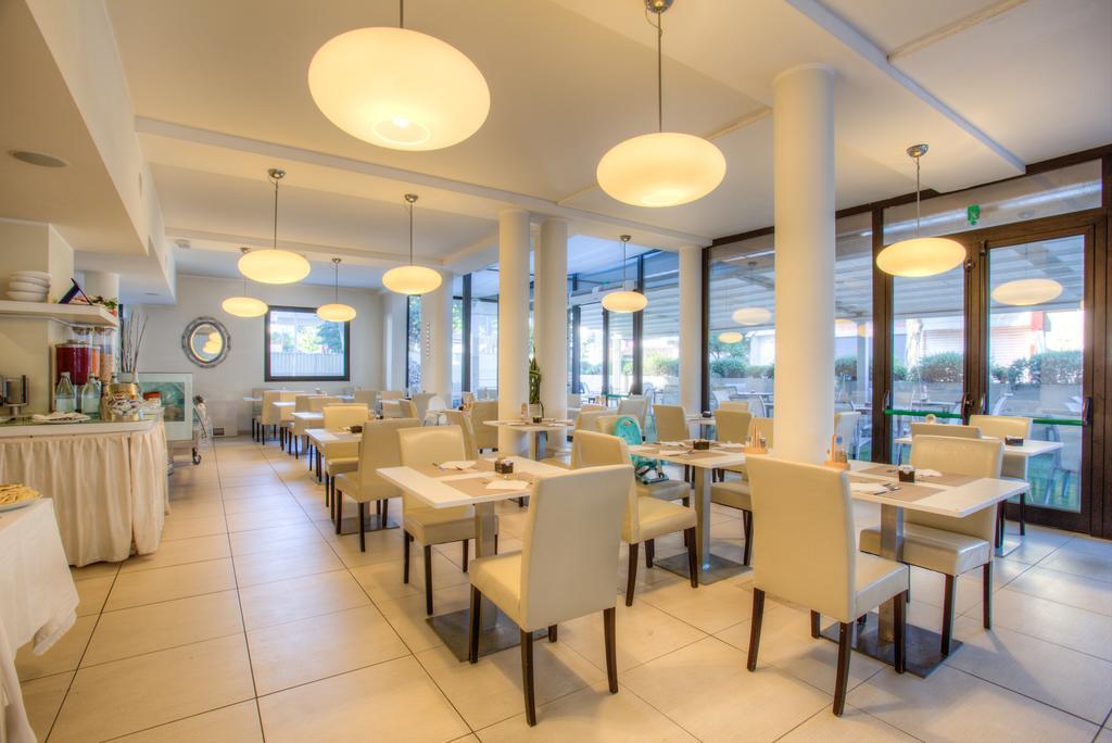 Ferretti Beach Hotel Ρίμινι Εξωτερικό φωτογραφία