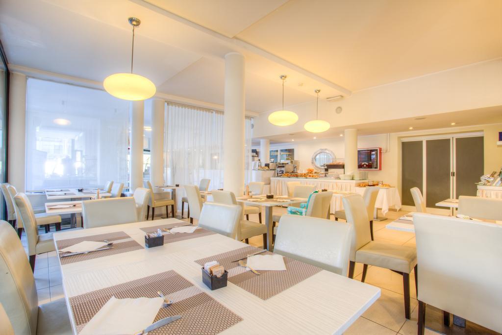 Ferretti Beach Hotel Ρίμινι Εξωτερικό φωτογραφία